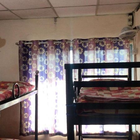 Care Dormitory Мумбай Екстериор снимка